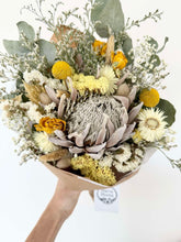Load image into Gallery viewer, Medium Dried Floral Arrangement